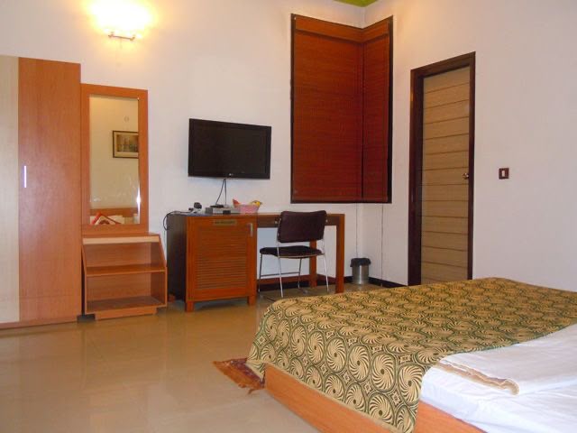 Room amenities with study desk and television